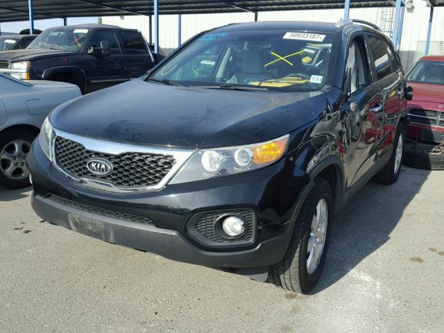 5XYKT3A11BG135249 - 2011 KIA SORENTO BA BLACK photo 2