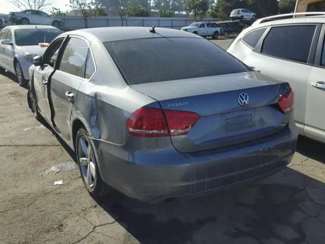 1VWBP7A36DC111997 - 2013 VOLKSWAGEN PASSAT SE GRAY photo 3