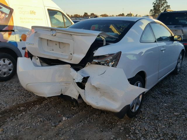 2HGFG12628H538060 - 2008 HONDA CIVIC LX WHITE photo 4