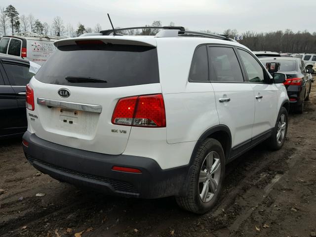 5XYKU3A29DG423271 - 2013 KIA SORENTO EX WHITE photo 4