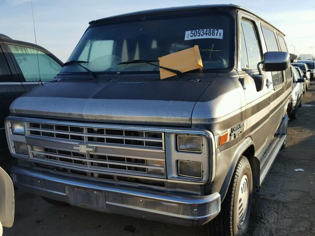 1GBEG25K6J7128800 - 1988 CHEVROLET G20 GRAY photo 2