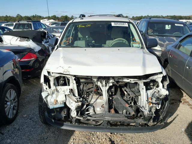 1FMCU0DG3BKC69962 - 2011 FORD ESCAPE XLT WHITE photo 9