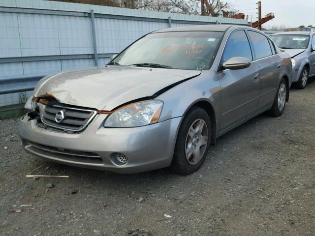 1N4AL11D72C232721 - 2002 NISSAN ALTIMA BAS GOLD photo 2