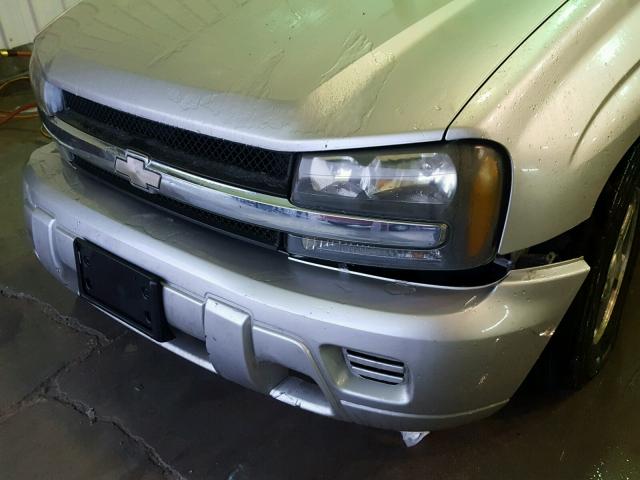 1GNDT13S742420898 - 2004 CHEVROLET TRAILBLAZE GRAY photo 9