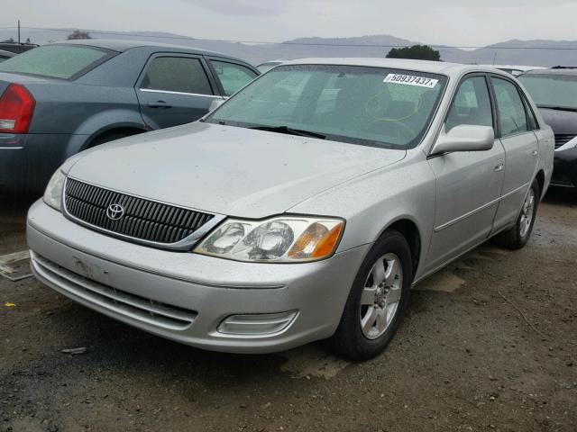 4T1BF28BXYU039459 - 2000 TOYOTA AVALON XL SILVER photo 2