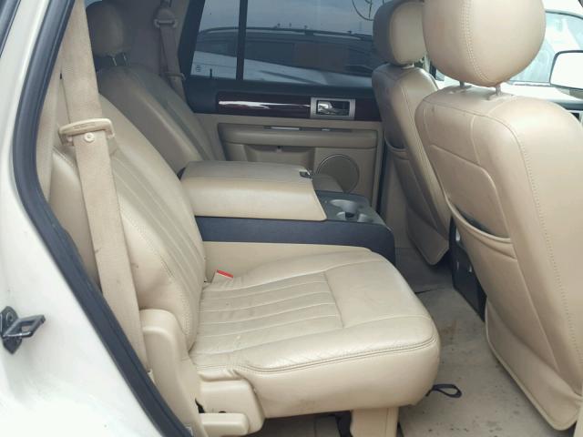 5LMFU28575LJ04512 - 2005 LINCOLN NAVIGATOR WHITE photo 6