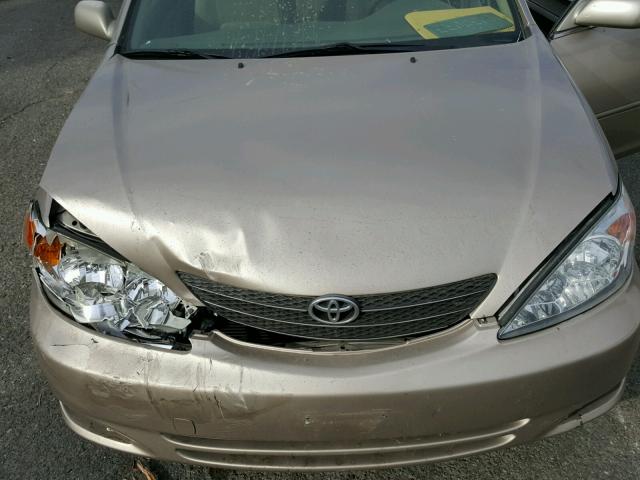 JTDBE32K440268453 - 2004 TOYOTA CAMRY LE GOLD photo 7