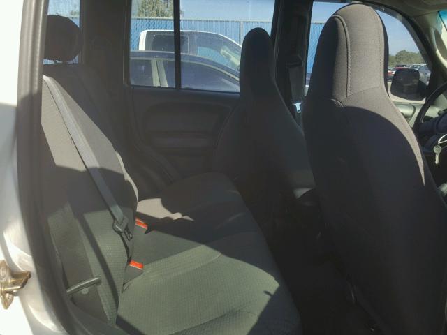 1J4GK48K73W608812 - 2003 JEEP LIBERTY SP WHITE photo 6