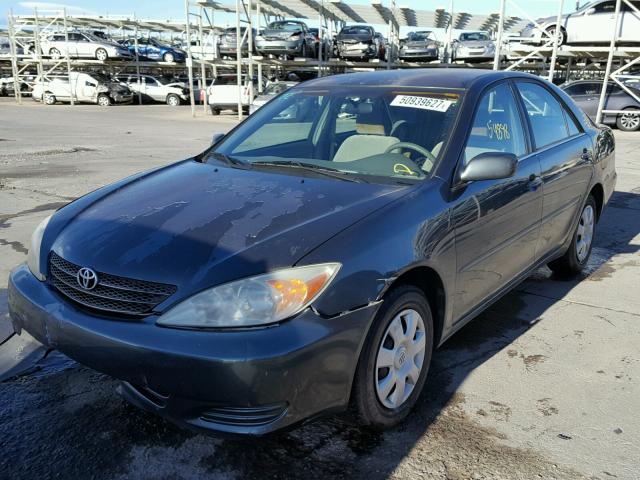 4T1BE32K02U605413 - 2002 TOYOTA CAMRY LE ლურჯი ფოტო 2