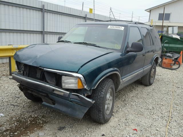 1GNDT13W8T2145446 - 1996 CHEVROLET BLAZER GREEN photo 2