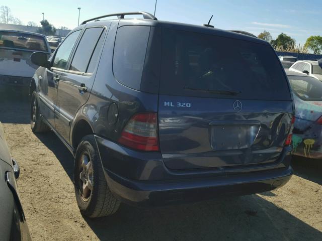 4JGAB54E61A241022 - 2001 MERCEDES-BENZ ML 320 BLUE photo 3