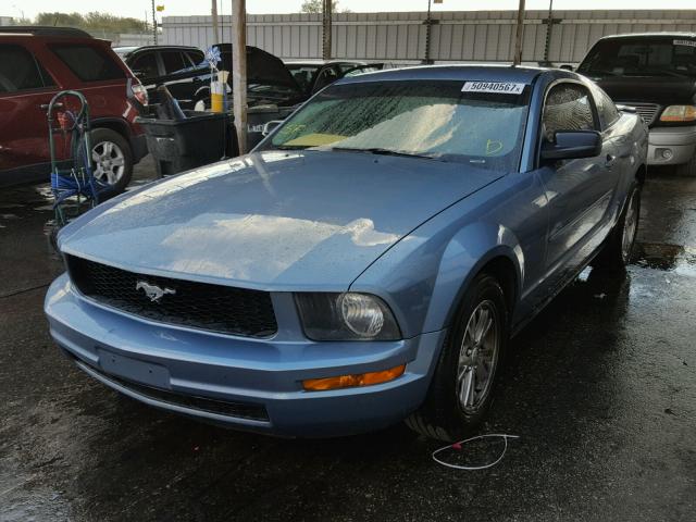 1ZVFT80N775291425 - 2007 FORD MUSTANG BLUE photo 2