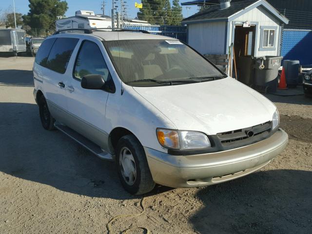 4T3ZF13C3WU069660 - 1998 TOYOTA SIENNA LE WHITE photo 1