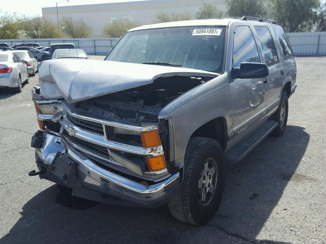 1GNEK13R6XJ573674 - 1999 CHEVROLET TAHOE K150 TAN photo 2