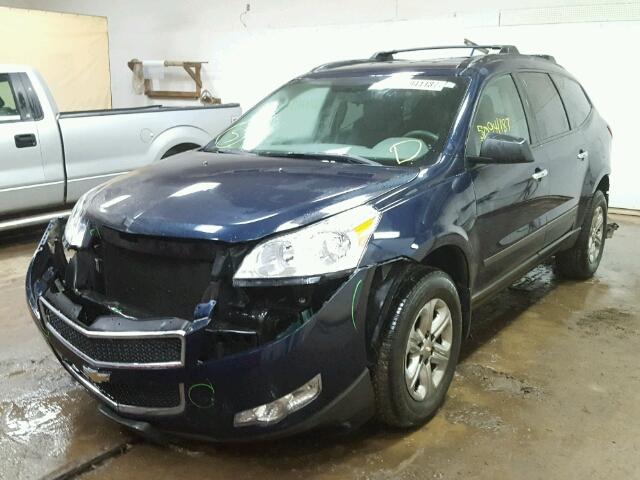 1GNKVEED2BJ269351 - 2011 CHEVROLET TRAVERSE L BLUE photo 2