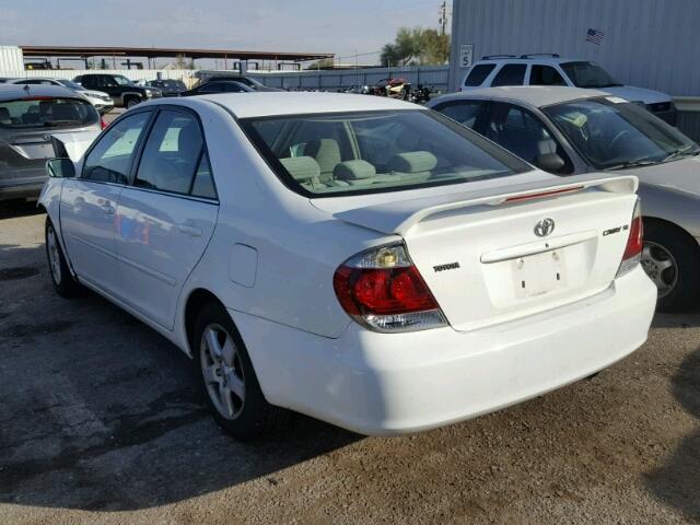 4T1BE32K05U401442 - 2005 TOYOTA CAMRY LE WHITE photo 3