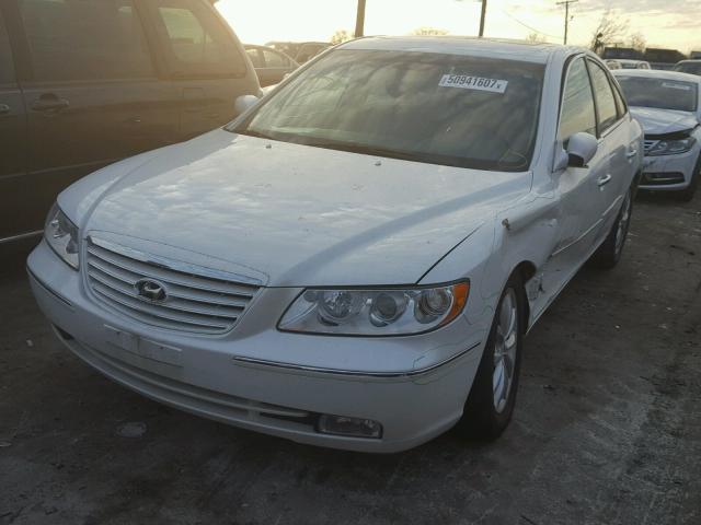 KMHFC46F07A225300 - 2007 HYUNDAI AZERA SE WHITE photo 2