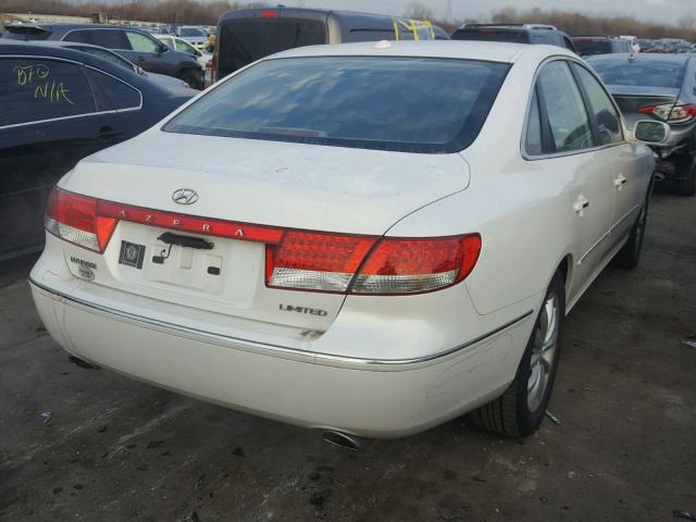 KMHFC46F07A225300 - 2007 HYUNDAI AZERA SE WHITE photo 4