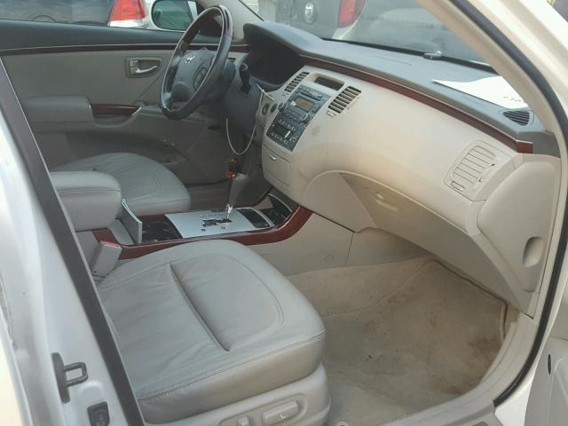 KMHFC46F07A225300 - 2007 HYUNDAI AZERA SE WHITE photo 5