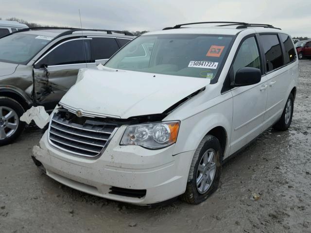 2A4RR2D10AR399134 - 2010 CHRYSLER TOWN & COU WHITE photo 2