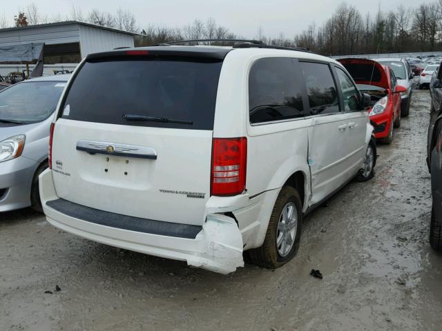 2A4RR2D10AR399134 - 2010 CHRYSLER TOWN & COU WHITE photo 4