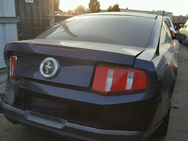 1ZVBP8AN6A5119315 - 2010 FORD MUSTANG BLUE photo 4