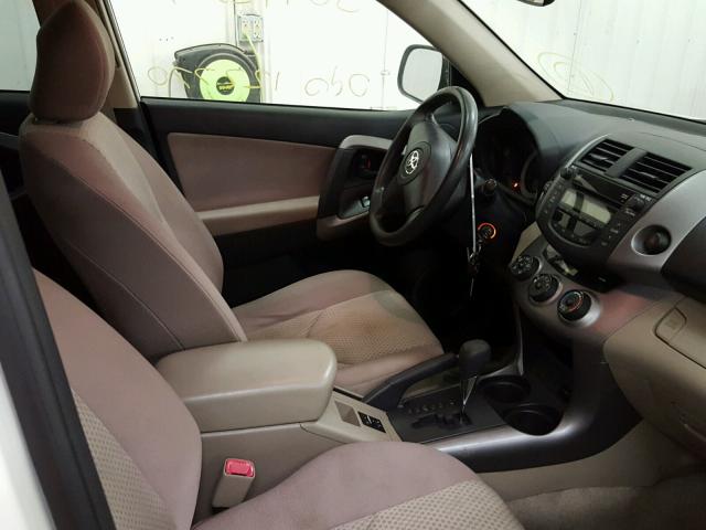 JTMBD33V985145798 - 2008 TOYOTA RAV4 WHITE photo 5