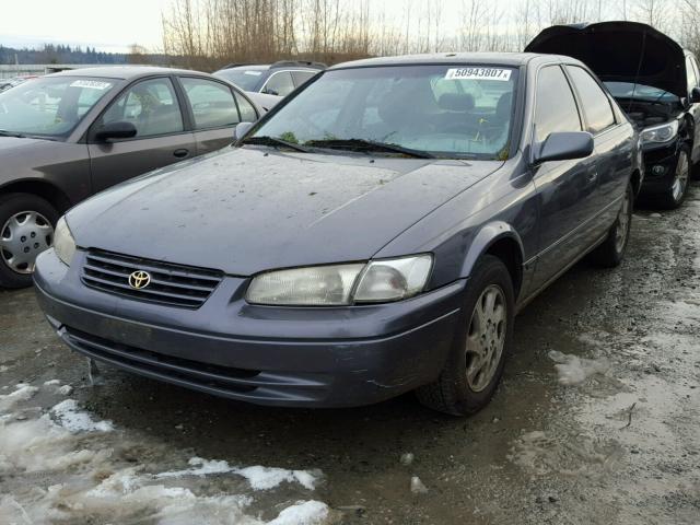 JT2BF28K8X0188407 - 1999 TOYOTA CAMRY LE GRAY photo 2