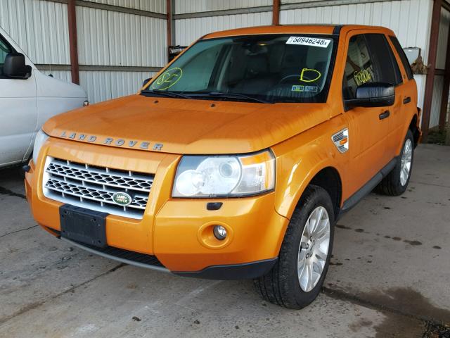 SALFS24N58H045124 - 2008 LAND ROVER LR2 SE TEC ORANGE photo 2