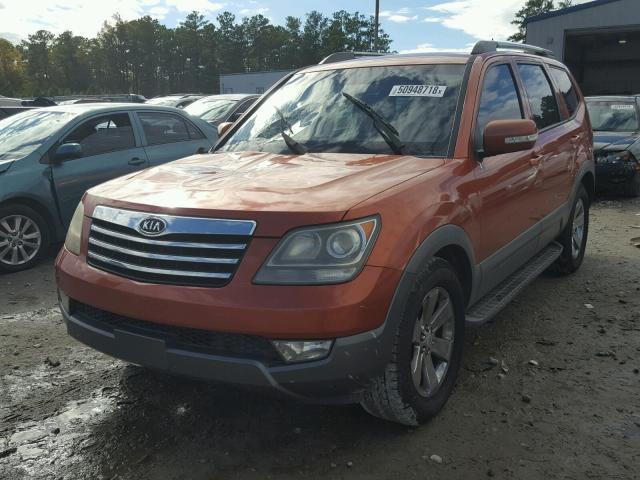 KNDJJ741295018786 - 2009 KIA BORREGO LX ORANGE photo 2