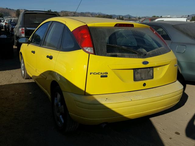 3FAFP37N85R141761 - 2005 FORD FOCUS ZX5 YELLOW photo 3
