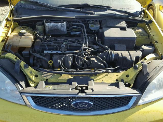 3FAFP37N85R141761 - 2005 FORD FOCUS ZX5 YELLOW photo 7