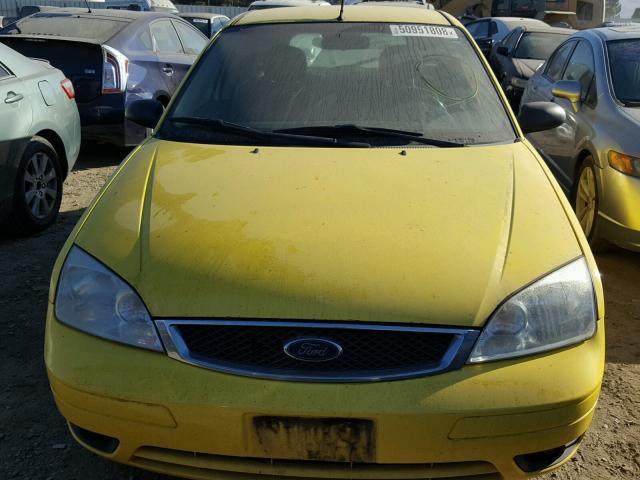 3FAFP37N85R141761 - 2005 FORD FOCUS ZX5 YELLOW photo 9