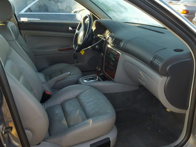 WVWYU63B15E103378 - 2005 VOLKSWAGEN PASSAT GLX 灰色 照片 5