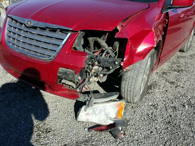 2A8HR54P58R138642 - 2008 CHRYSLER TOWN & COU MAROON photo 9