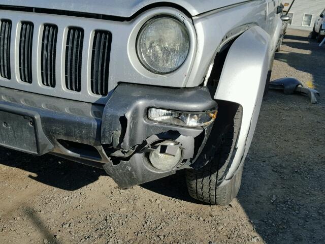 1J4GL48K74W292293 - 2004 JEEP LIBERTY SP SILVER photo 9