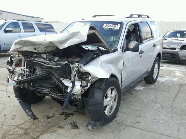 1FMCU03729KA09046 - 2009 FORD ESCAPE XLT SILVER photo 2