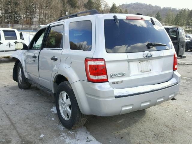 1FMCU03729KA09046 - 2009 FORD ESCAPE XLT SILVER photo 3