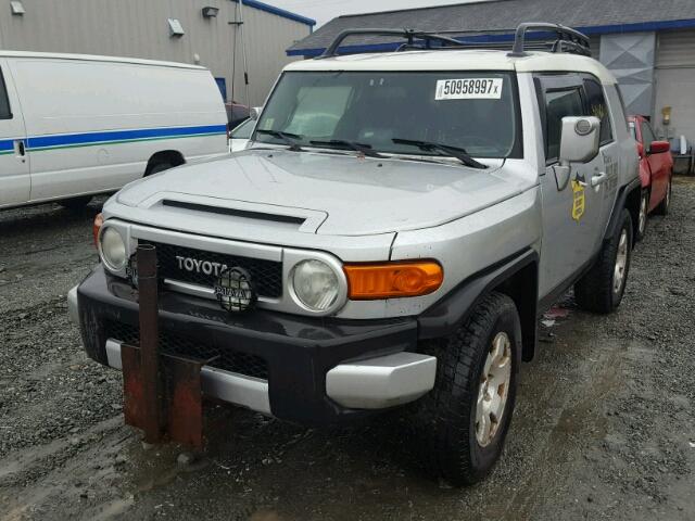 JTEBU11F58K050135 - 2008 TOYOTA FJ CRUISER SILVER photo 2