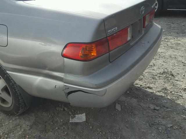 JT2BF22K610304591 - 2001 TOYOTA CAMRY CE SILVER photo 9