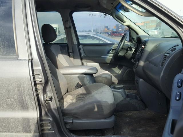 1FMYU02123KB89588 - 2003 FORD ESCAPE XLS GRAY photo 5