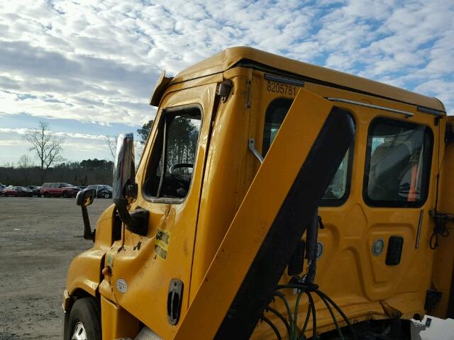 3AKJGEDV6DSBA8450 - 2013 FREIGHTLINER CASCADIA 1 YELLOW photo 9