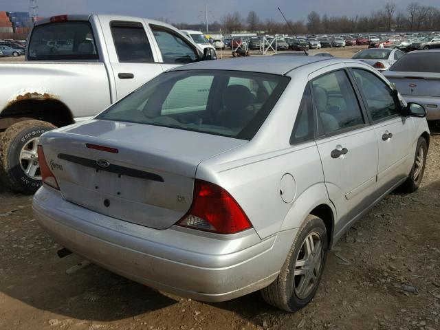 1FAFP34304W113628 - 2004 FORD FOCUS SE C SILVER photo 4