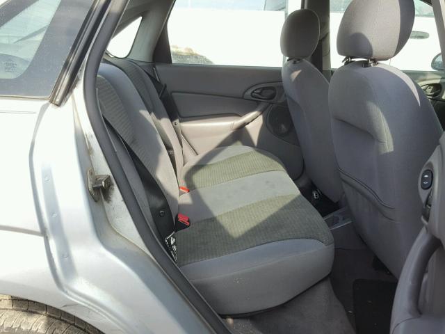 1FAFP34304W113628 - 2004 FORD FOCUS SE C SILVER photo 6