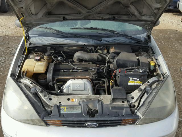 1FAFP34304W113628 - 2004 FORD FOCUS SE C SILVER photo 7