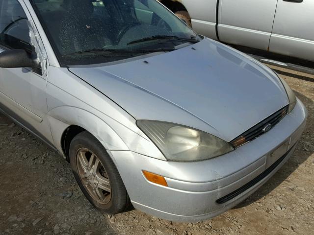 1FAFP34304W113628 - 2004 FORD FOCUS SE C SILVER photo 9