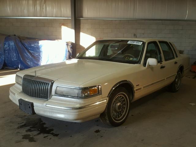 1LNLM81W9TY732406 - 1996 LINCOLN TOWN CAR E WHITE photo 2