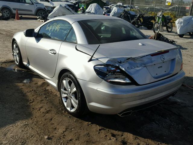 WDBWK5EA8BF234615 - 2011 MERCEDES-BENZ SLK 300 SILVER photo 3