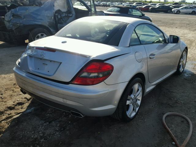 WDBWK5EA8BF234615 - 2011 MERCEDES-BENZ SLK 300 SILVER photo 4