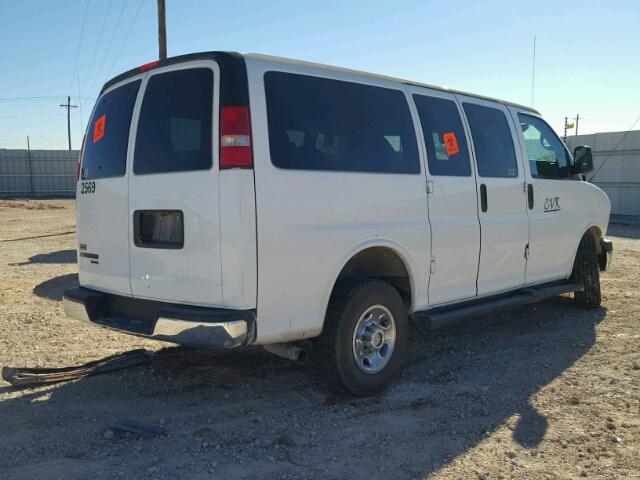 1GBWGRFA4E1192569 - 2014 CHEVROLET EXPRESS G2 WHITE photo 4